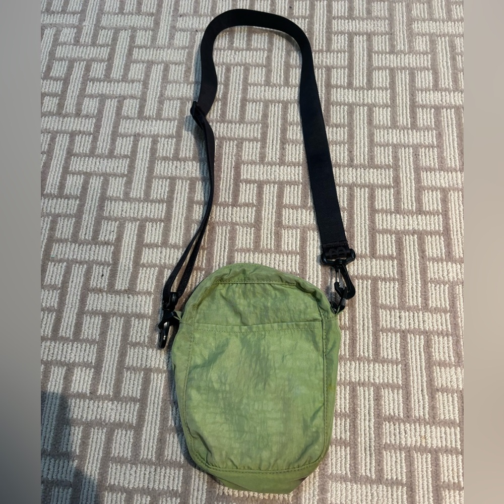 Green baggu crossbody bag